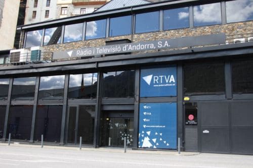 Radio et télévision locale, pour apprendre le catalan en Andorre